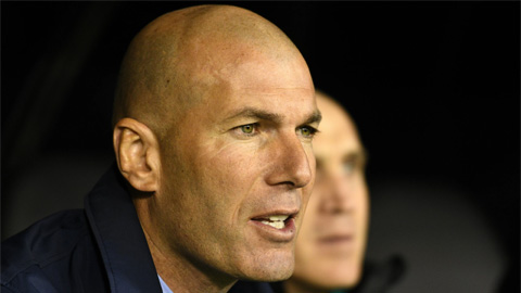 HLV Zidane trầm tư trước tương lai u ám