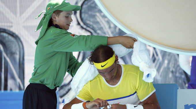 Những túi đá chườm to là cứu cánh cho các tay vợt