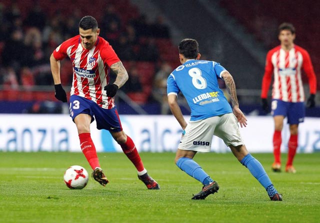 Vitolo (trái) chói sáng ngay trận đầu đá chính cho Atletico ở trận thắng  Lleida vừa qua