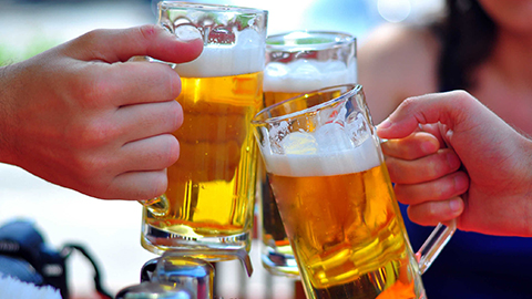 Bí quyết “vàng” giúp nam giới yên tâm uống rượu bia