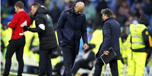 Sự bảo thủ của Zidane đang kéo lùi Real