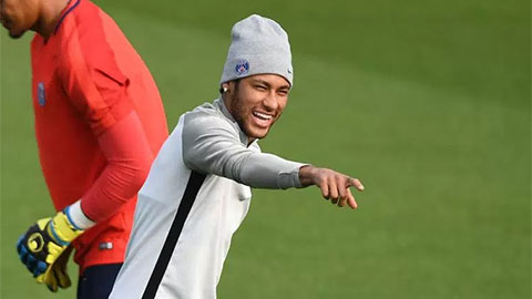 Neymar làm bẽ mặt đồng đội trên sân tập