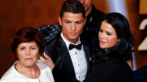 Chị gái Ronaldo gửi thư động viên em trai