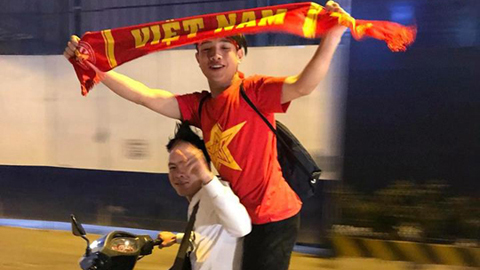 Chùm ảnh: CĐV xuống đường ăn mừng chiến tích của U23 VIệt Nam
