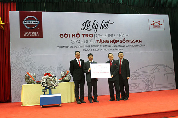 Công ty TNHH Nissan Việt Nam trao tặng thiết bị giảng dạy cho trường Đại học Công nghệ Giao Thông Vận Tải Hà Nội 