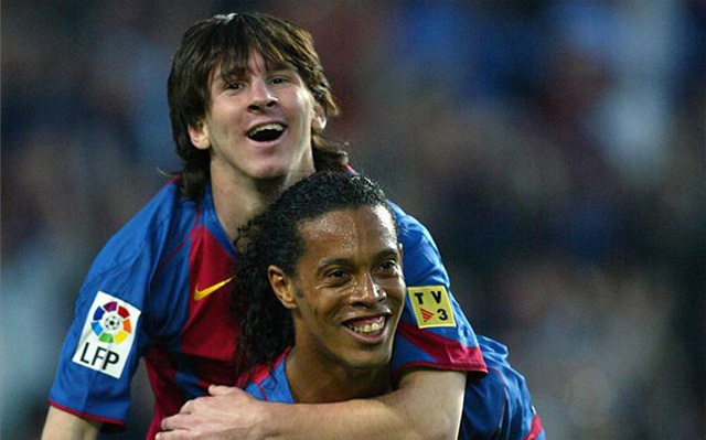Ronaldinho đã giúp Messi hòa nhập nhanh hơn với đội một