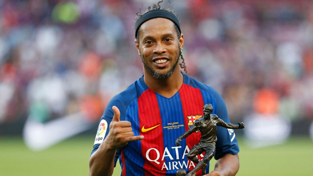 Tháng 1/2018, Ronaldinho treo giày sau khi trải qua nhiều thăng trầm trong sự nghiệp cầu thủ