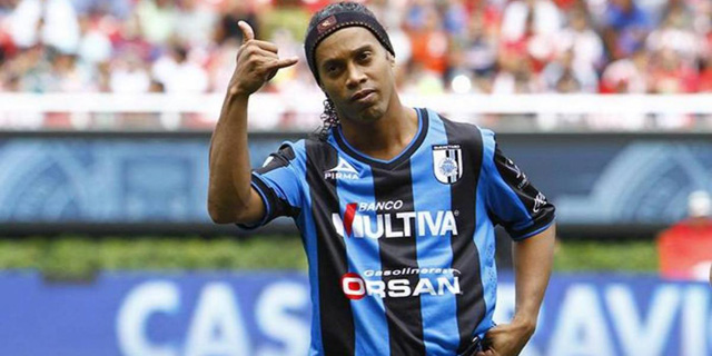 Từ 2014-2015, Ronaldinho chơi bóng cho Queretaro nhưng chỉ ghi được 8 bàn sau 25 trận