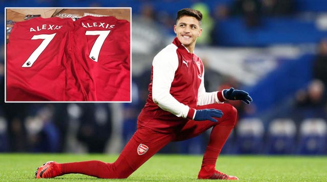 Alexis Sanchez chưa về M.U, đã có áo Quỷ đỏ của anh trong cửa hàng Adidas