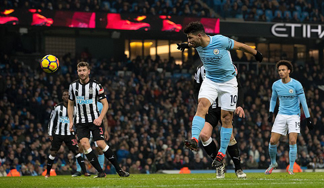 Man City giành chiến thắng trước Newcastle nhờ cú hat-trick của Aguero