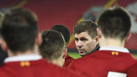 Gerrard lần đầu thất bại ở Anfield trong nghiệp cầm quân