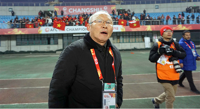 Trong mắt Tuấn Hưng, HLV Park Hang Seo mới là ngôi sao sáng nhất của U23 Việt Nam - Ảnh: Hữu Phạm