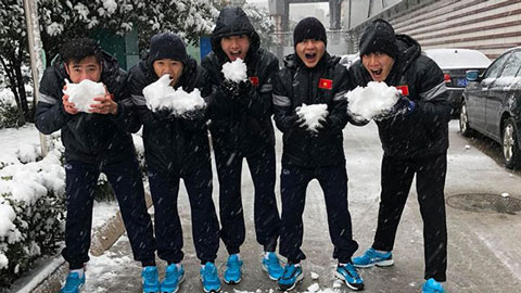 Tuyết lớn, U23 Việt Nam phải tập trong nhà