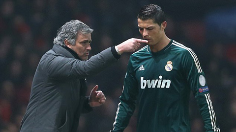 Mourinho loại trừ khả năng Ronaldo về M.U