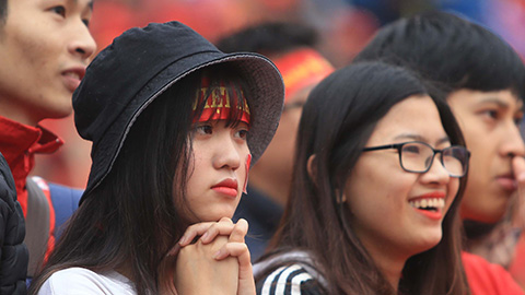 Muôn màu cảm xúc của các CĐV Việt Nam tại quê nhà
