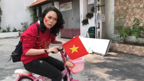 Ca sĩ Mỹ Tâm muốn chiêu đãi cầu thủ U23 Việt Nam món… rau muống xào