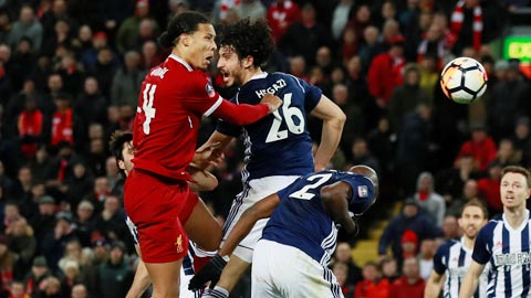 Hàng thủ Liverpool: Gia cố hay không thì vẫn mong manh