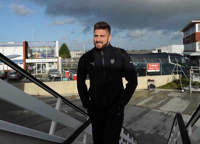 Giroud cập bến Chelsea với giá 18 triệu bảng