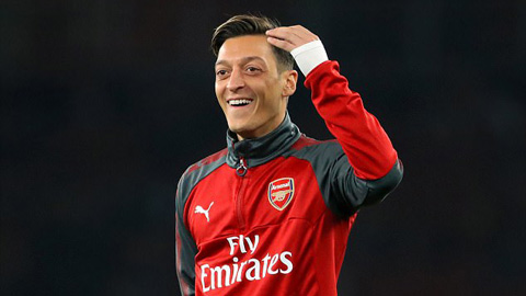 Oezil ký siêu hợp đồng với Arsenal, lương chỉ kém Sanchez