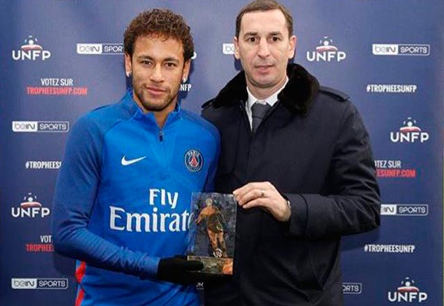 Neymar vừa giành danh hiệu Cầu thủ xuất sắc nhất tháng 12/2017 của Ligue 1