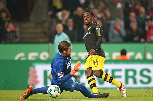 Batshuayi có màn ra mắt hoàn hảo khi in dấu giày vào cả 3 bàn của Dortmund
