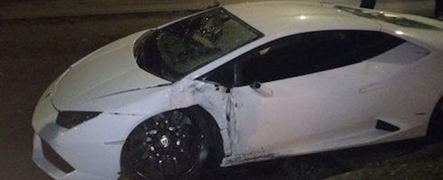 Chiếc siêu xe của Bruno Peres bị hỏng hóc nghiêm trọng