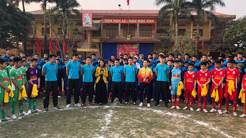 Quang Hải và đồng đội truyền cảm hứng cho các em nhỏ có hoàn cảnh đặc biệt