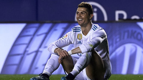 Ronaldo không còn đặc quyền bất khả xâm phạm