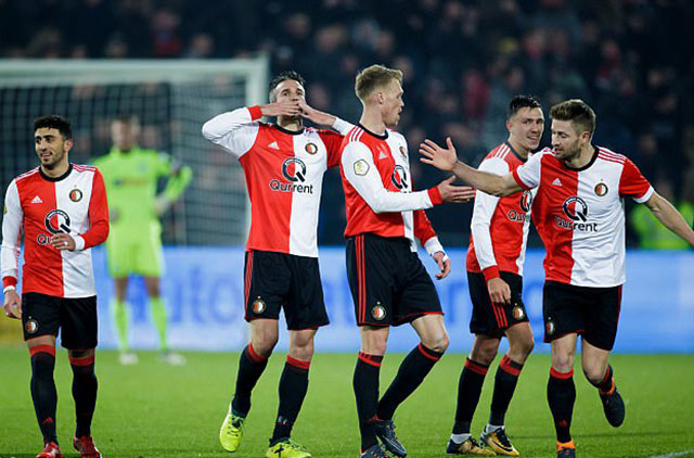 Van Persie ghi bàn đầu tiên cho Feyenoord