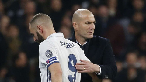 Zidane bảo vệ Benzema trước cơn thịnh nộ của fan Real