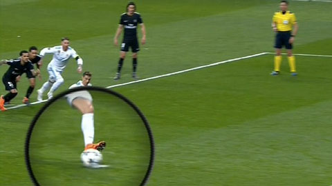 Ronaldo sút phạt đền sai luật vẫn được công nhận bàn thắng?
