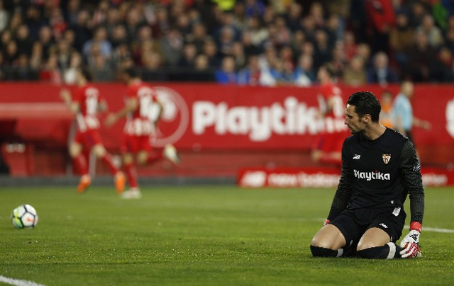 Những sai lầm liên tiếp của hàng thủ khiến Sevilla thua đậm Atletico