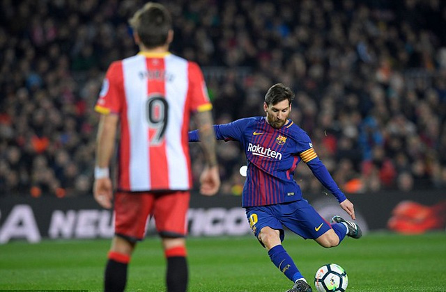 Messi luôn khiến người hâm mộ phải ngỡ ngàng và thán phục bởi tài nghệ siêu quần