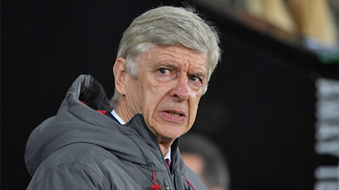 Cựu danh thủ Arsenal khuyên Wenger sớm từ chức