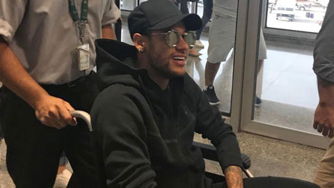 Neymar về Brazil trên xe lăn, khả năng dự World Cup bỏ ngỏ