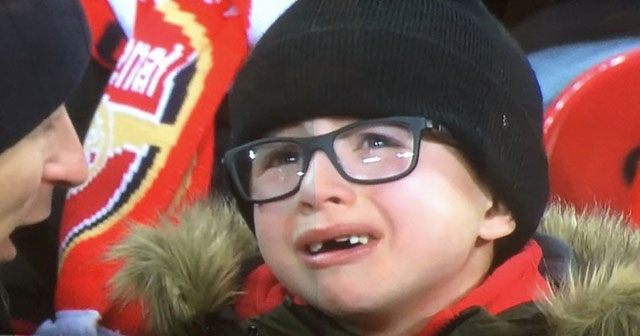 Fan Arsenal chỉ còn toàn nước mắt