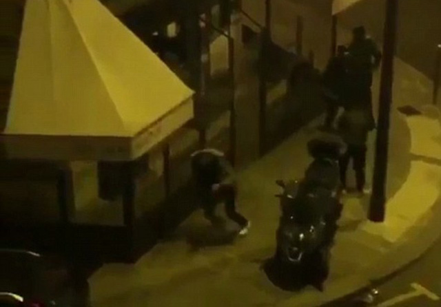 Fan PSG quậy phá bên ngoài khách sạn nơi Real đóng quân