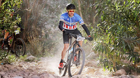 Tạm nghỉ huấn luyện, Luis Enrique chí thú với môn đua xe đạp
