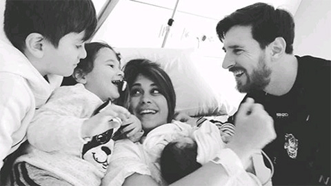Messi hạnh phúc bên cậu con trai mới sinh