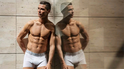 Ronaldo hút hồn fan nữ với bộ ảnh đồ lót