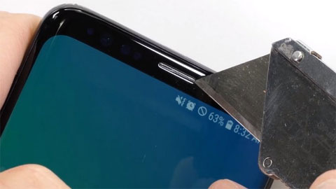 Thử độ bền của Galaxy S9 bằng dao và lửa