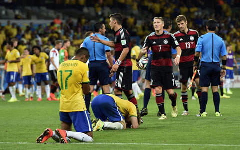 Brazil sụp đổ trước người Đức trong một thảm hoạ để thủng lưới 7 lần