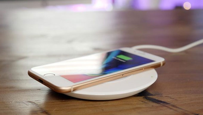 Sạc không dây bị tố làm pin iPhone nhanh chai hơn