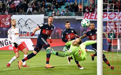 Pha làm bàn của Wagner không thể giúp Bayern tránh khỏi thất bại