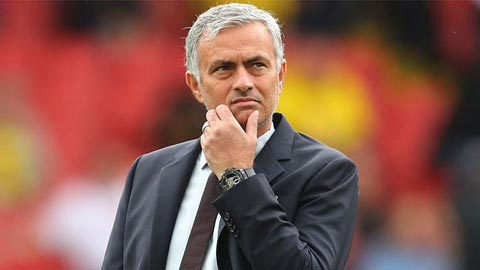 Mourinho lại uống thuốc độc tự pha?