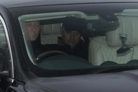  Giờ có tài xế riêng rồi, Mourinho có thể thoải mái ngủ trên xe