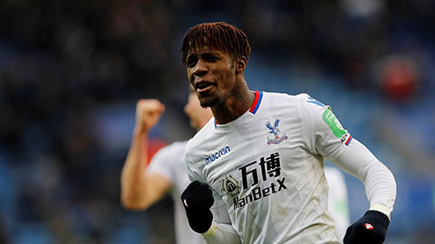 Tottenham hỏi mua Zaha giá 40 triệu bảng