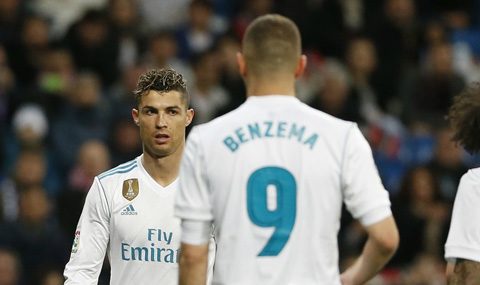 Benzema chấp nhận hy sinh để làm nền cho Ronaldo tỏa sáng