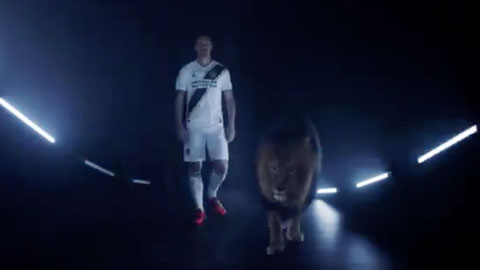 Ibrahimovic sánh bước cạnh sư tử, ra mắt ngạo nghễ tại LA Galaxy
