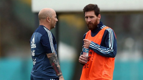 Messi chấn thương, có thể lỡ trận gặp Tây Ban Nha